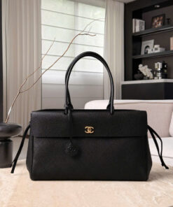 CHANEL SHOPPING BAG – MEDIUM – BLACK – GRAINED CALFSKIN – GOLD