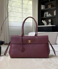 CHANEL SHOPPING BAG – MEDIUM – BURGUNDY – GRAINED CALFSKIN – GOLD