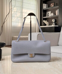 CHANEL MAXI FLAP BAG – SMALL – LIGHT PURPLE  – GRAINED CALFSKIN – GOLD CHAMPAGNE